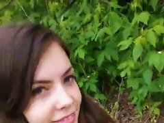 Brunette Teen Shows Her Big Pussy Lips In The Park